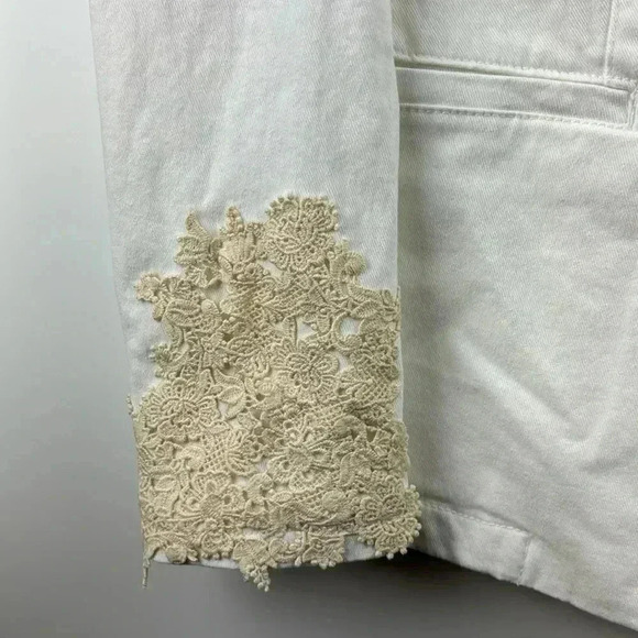 JESSICA SIMPSON SZ M WHITE DENIM FITTED BLAZER W/CREME LACE & SILVER BUTTONS NWT - Picture 3 of 8